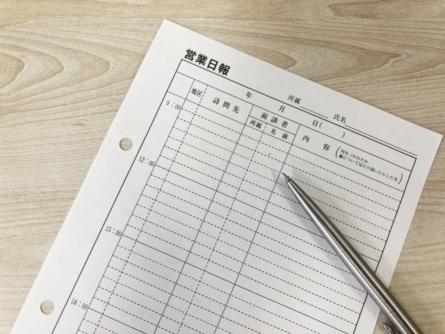 日報を書く写真